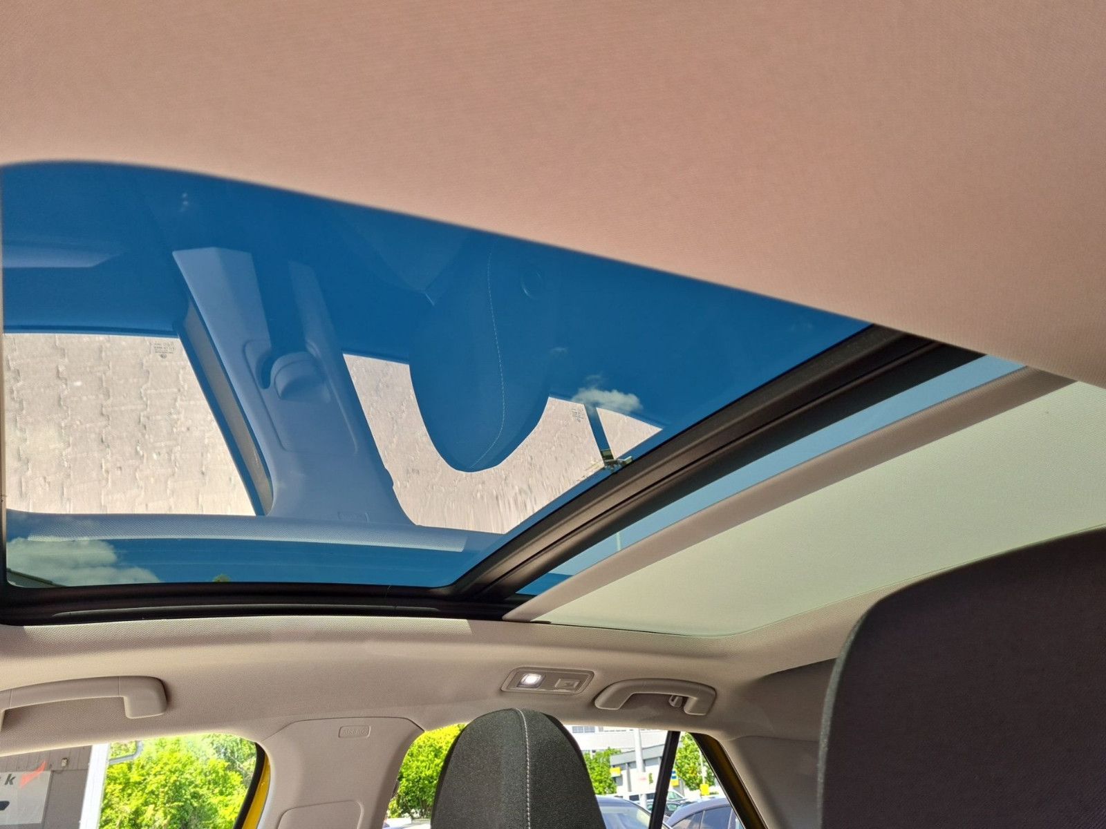Volkswagen T-Roc 1.5 TSI Active - Samsaru's Car Outlet