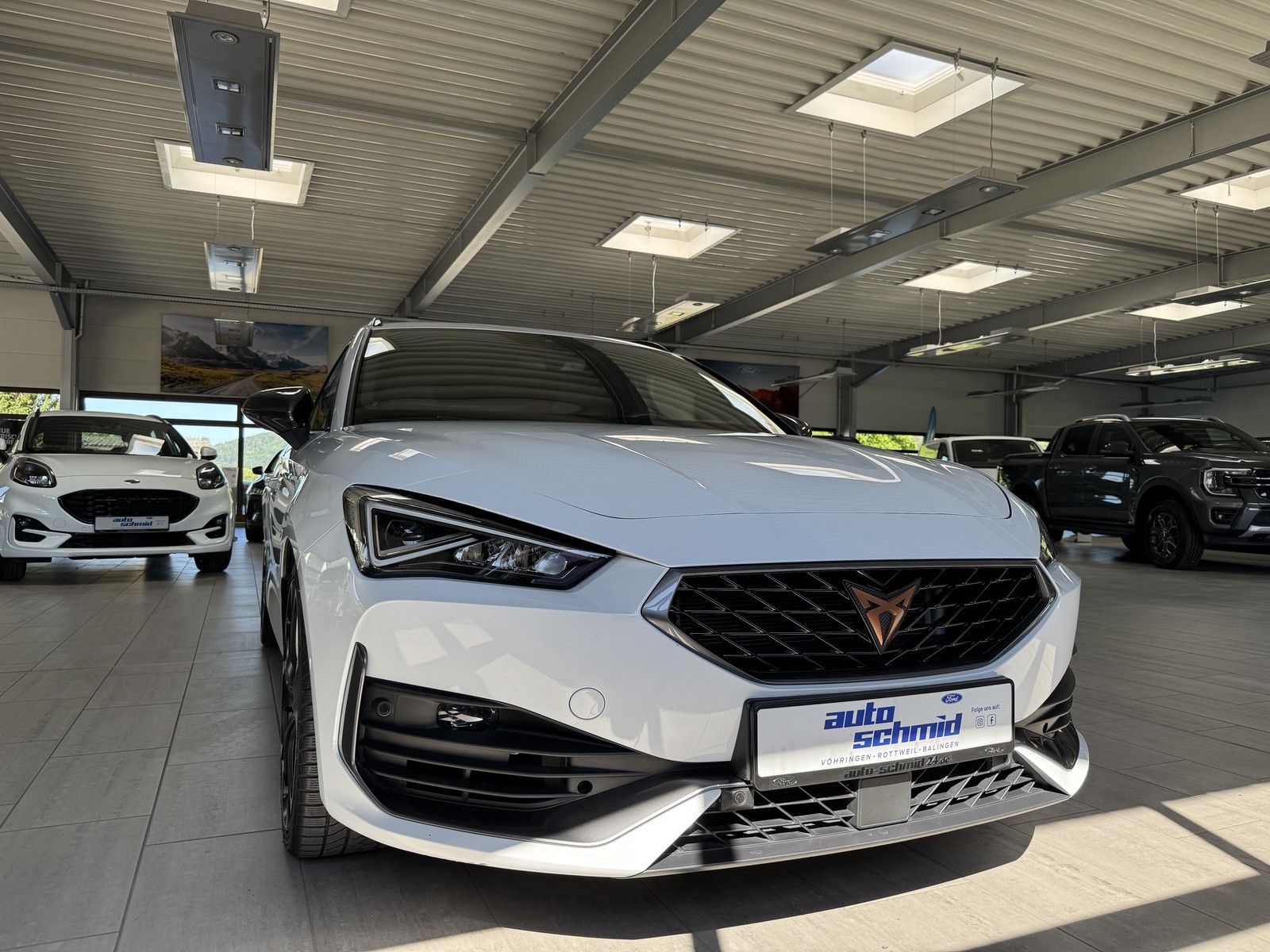 Cupra Leon Sportstourer VZ 4Drive - Samsaru's Car Outlet