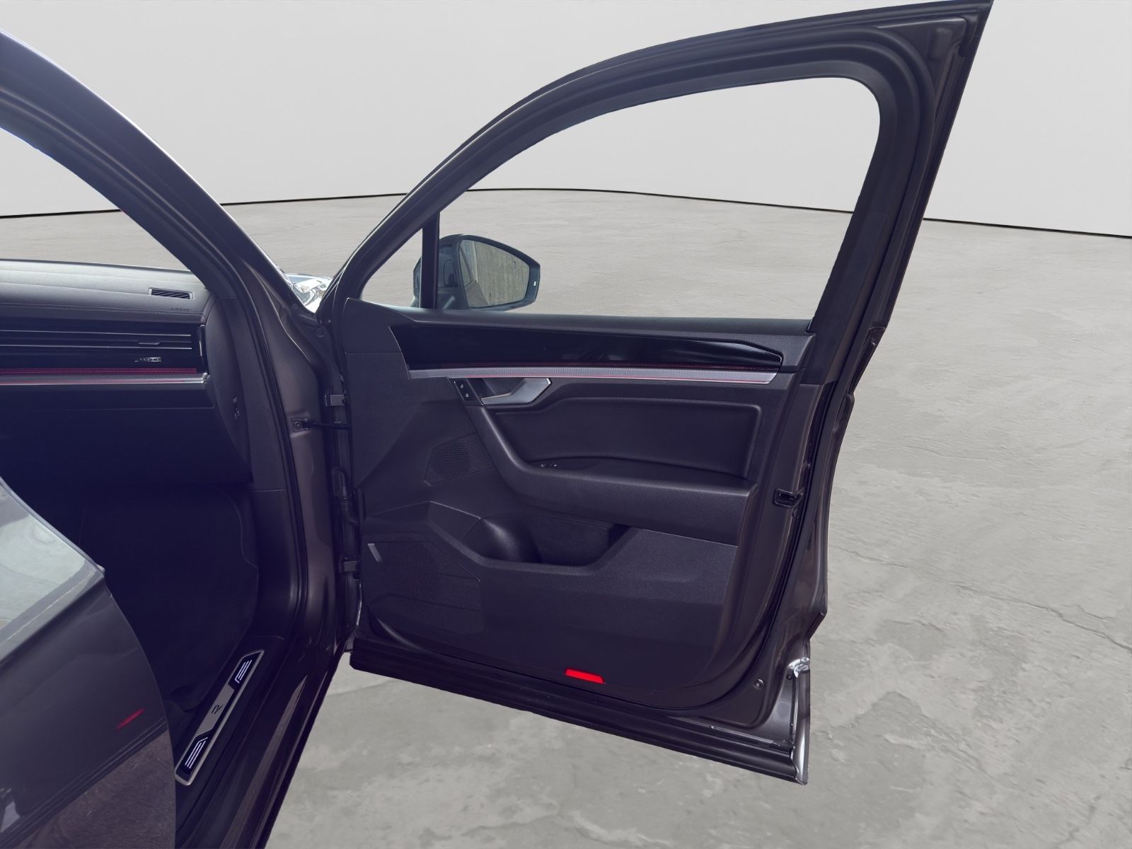 Volkswagen Touareg R-Line 4Motion BLACK/IQ-MATRIX/21"/PANO/