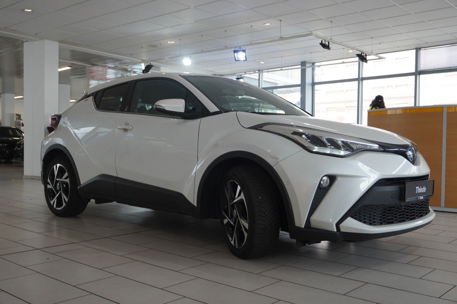 Toyota C-HR 2.0 HYBRID TEAM - Samsaru's Car Outlet