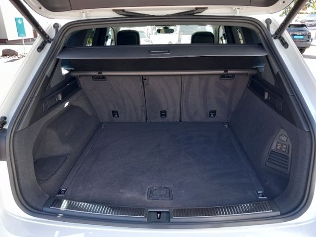 Volkswagen Touareg 3.0 TDI 4M R-Line - Samsaru's Car Outlet