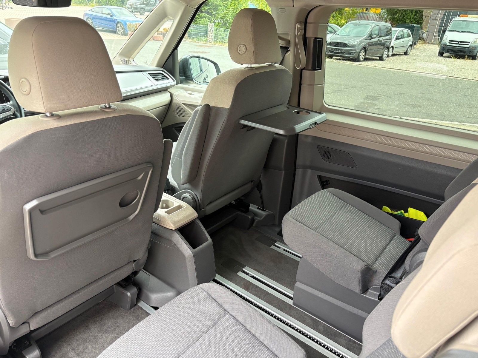 Volkswagen T7 Multivan 2.0TDI - Samsaru's Car Outlet