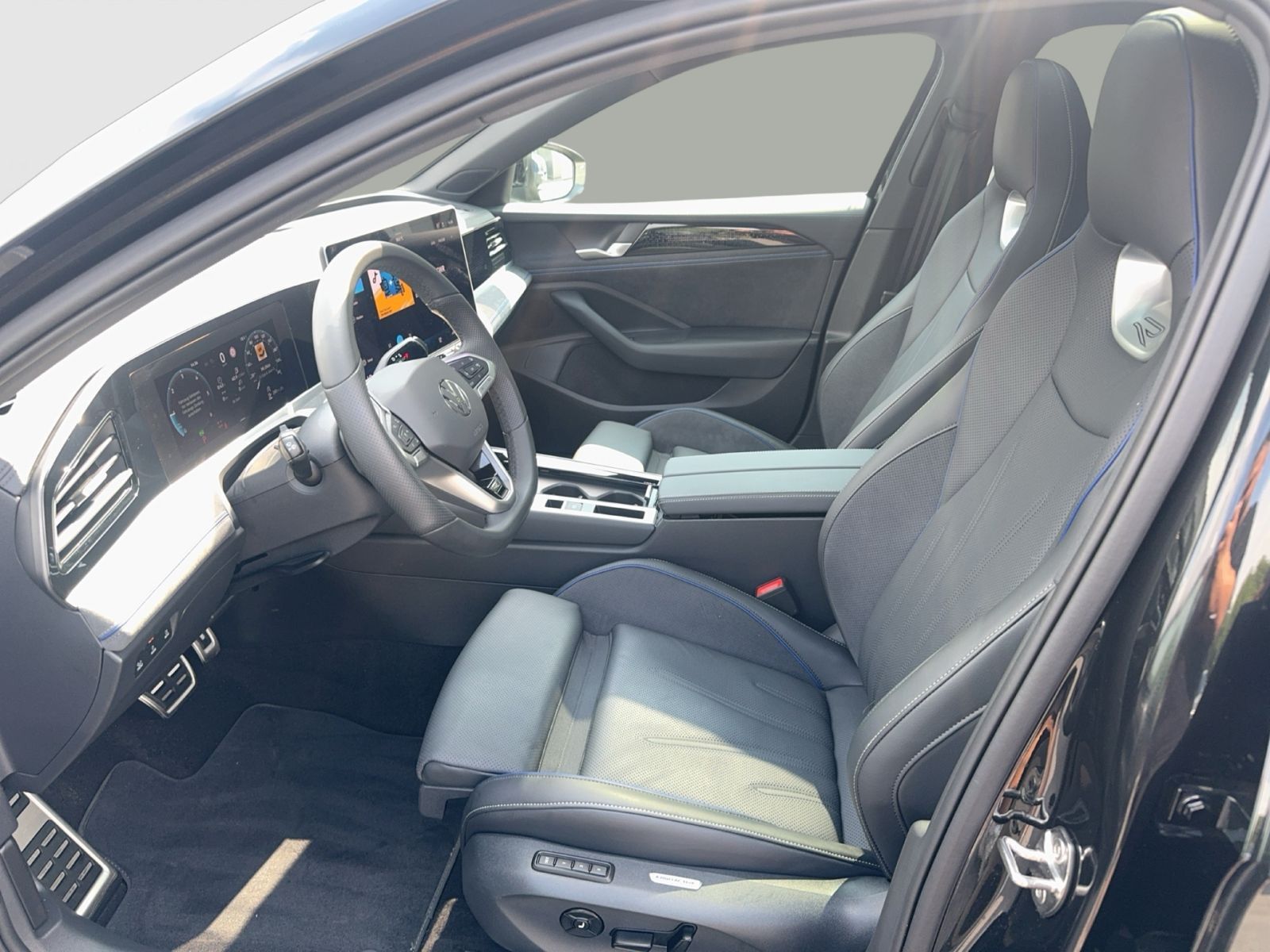 Volkswagen Passat R-Line 2.0TDI 4M AHK STANDH PANO HUD 360°