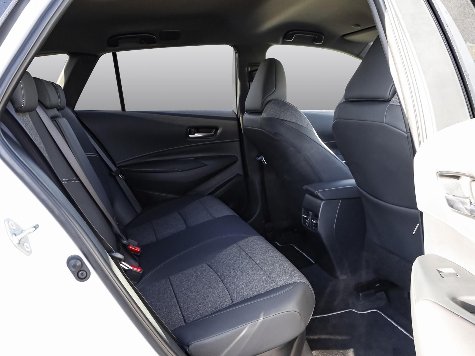 Toyota Corolla TS 1.8 Hybrid Black&White NAVI SHZ PDC B