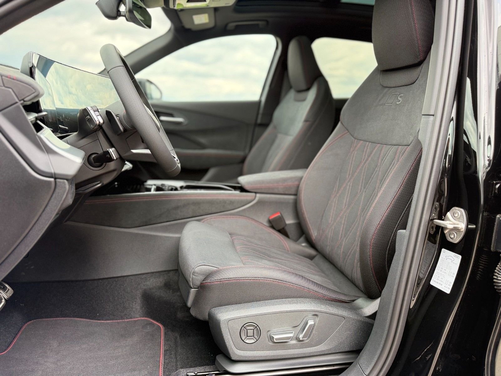 Audi Q3 TFSI S-line S tronic+AHK+PANO+SONOS+