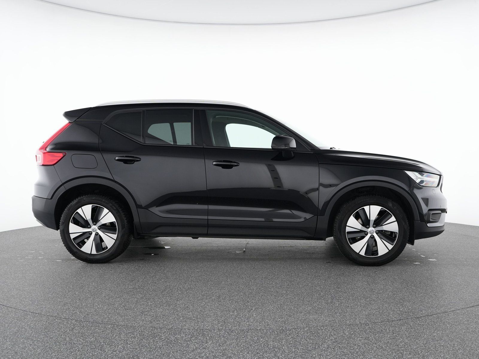 Volvo XC40 B4 Benzin Momentum Pro - Samsaru's Car Outlet