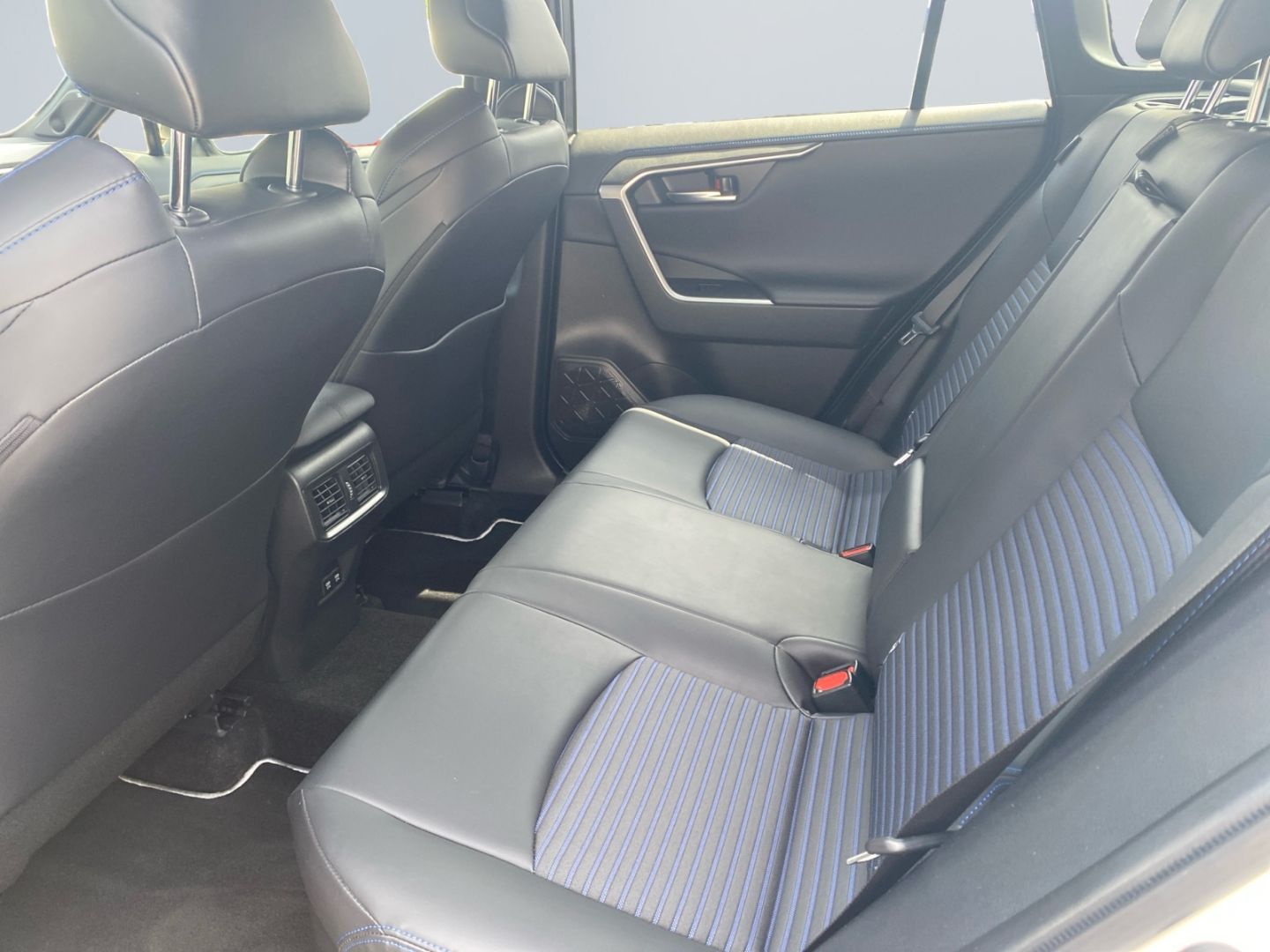 Toyota RAV 4 2.5 4x2 Hybrid Style - Samsaru's Car Outlet