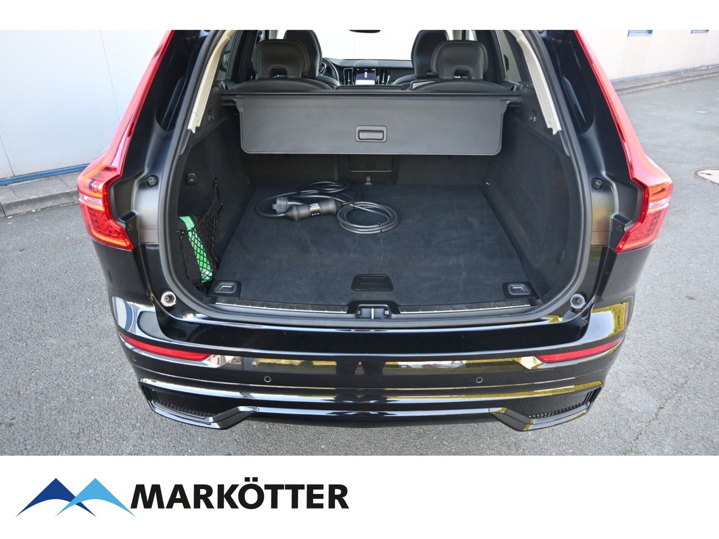 Volvo XC60 T8 Recharge Plus AWD - Samsaru's Car Outlet