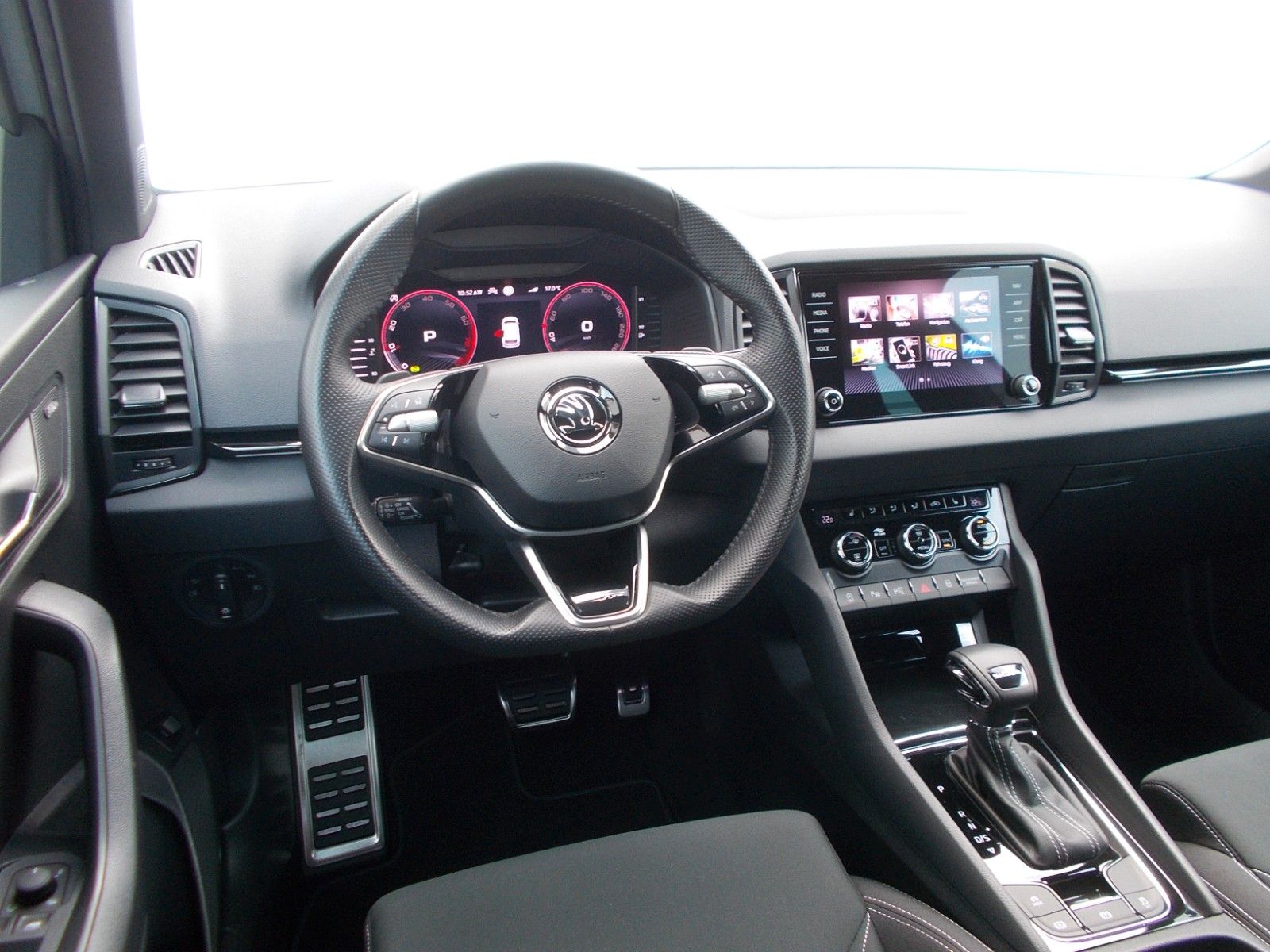 Skoda Karoq  1.5 TSI Sportline * DSG * Navi *AHK *360°