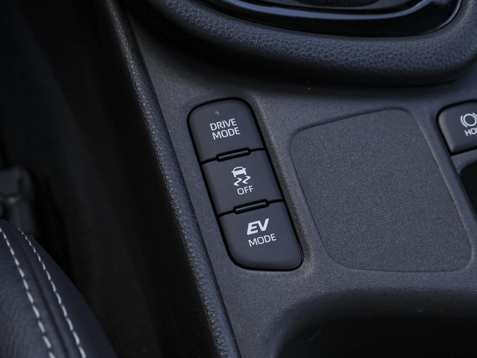 Toyota Yaris 1.5 Hybrid Style NAVI SHZ PDC KLIMA LM