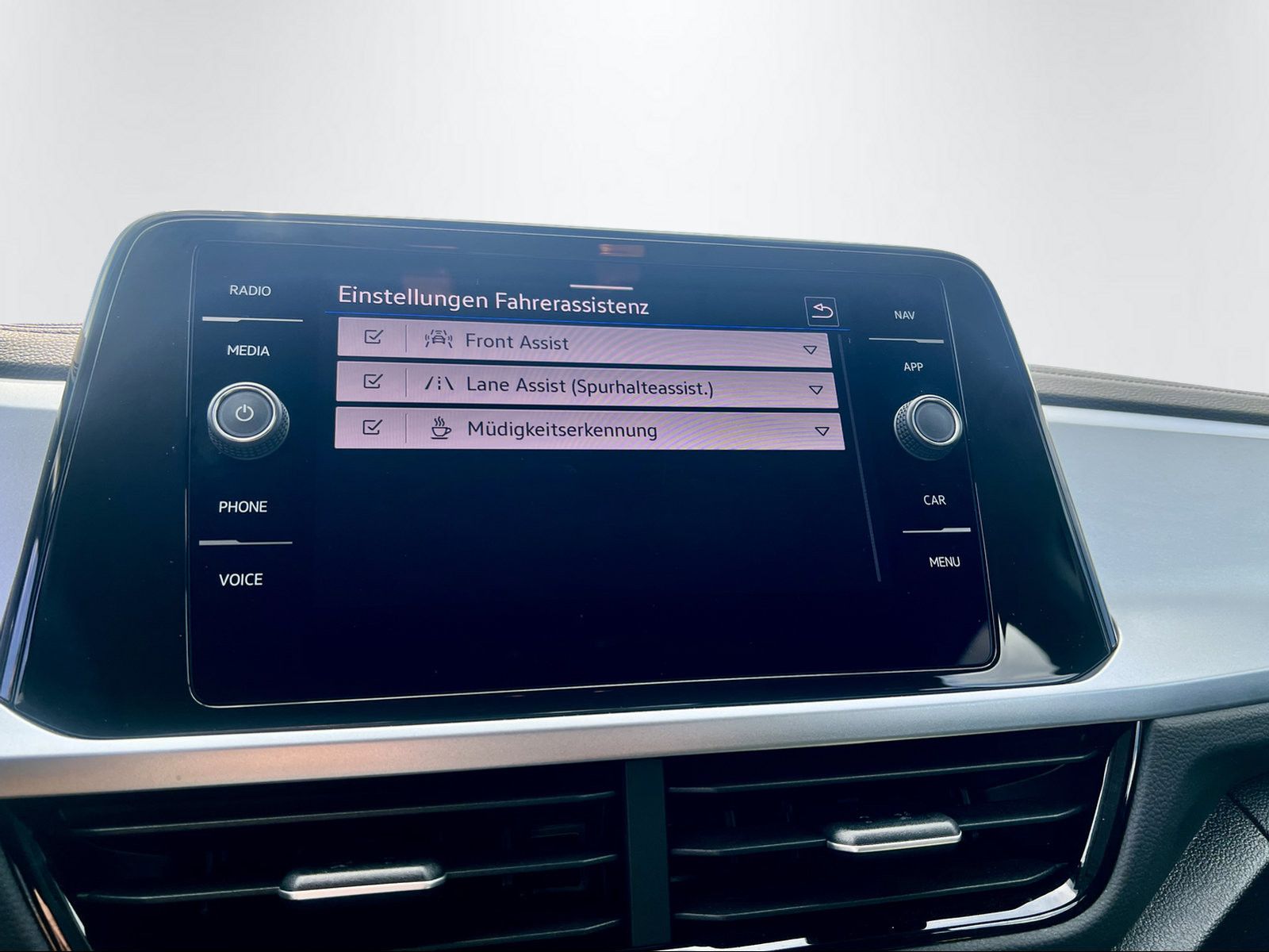 Volkswagen T-Roc LIFE - Samsaru's Car Outlet