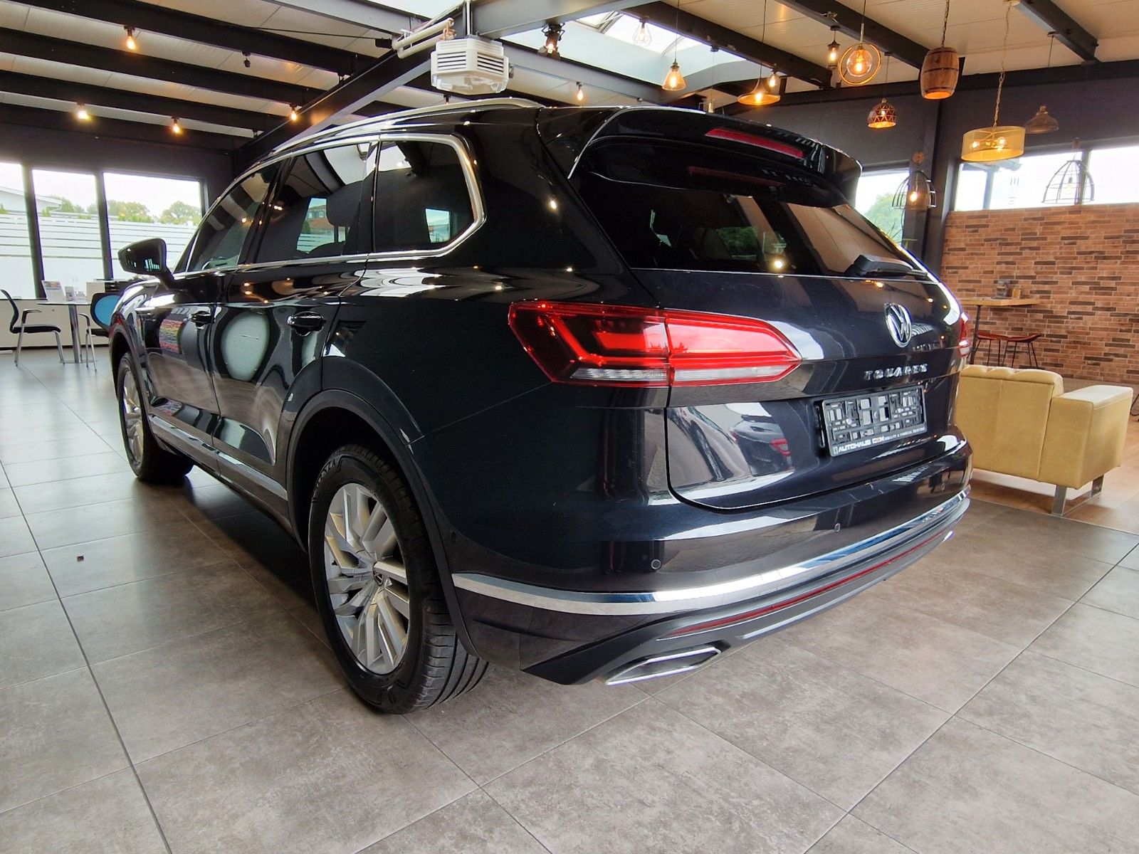 Volkswagen Touareg 3.0TDI Atmosphere 4Motion - Samsaru's Car Outlet