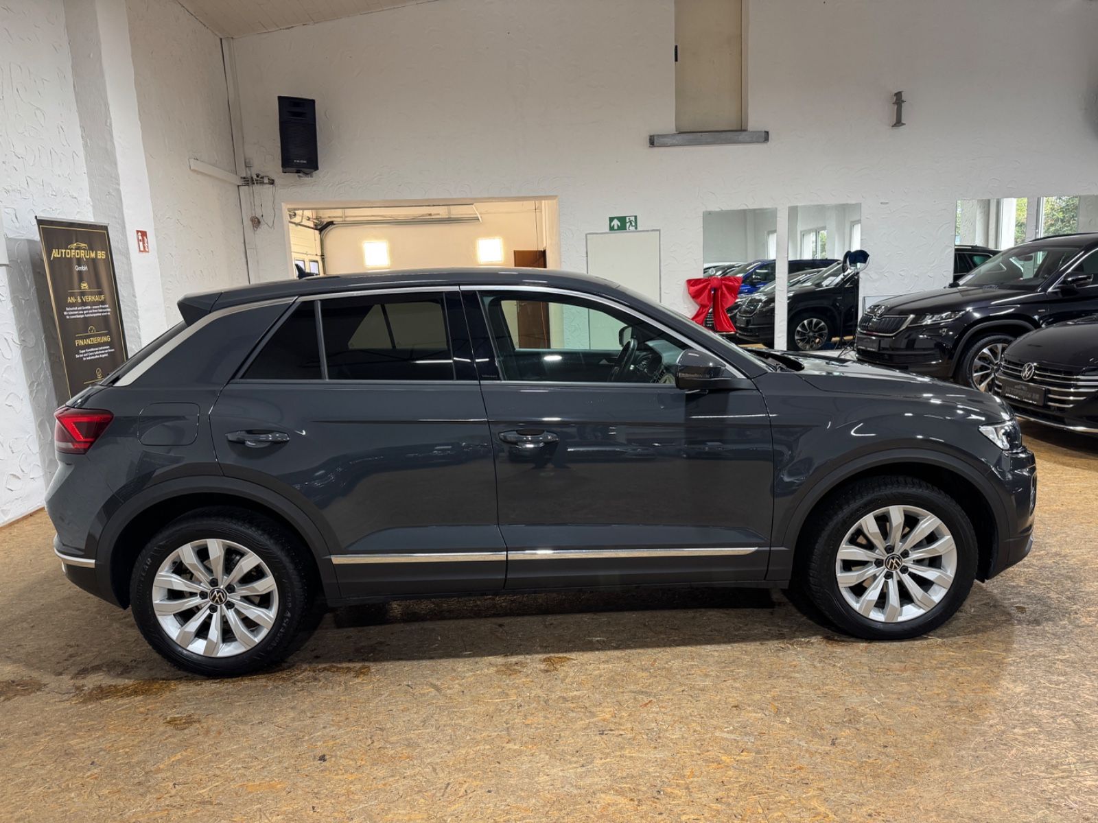 Volkswagen T-Roc Sport 1.5TSI DSG - Samsaru's Car Outlet