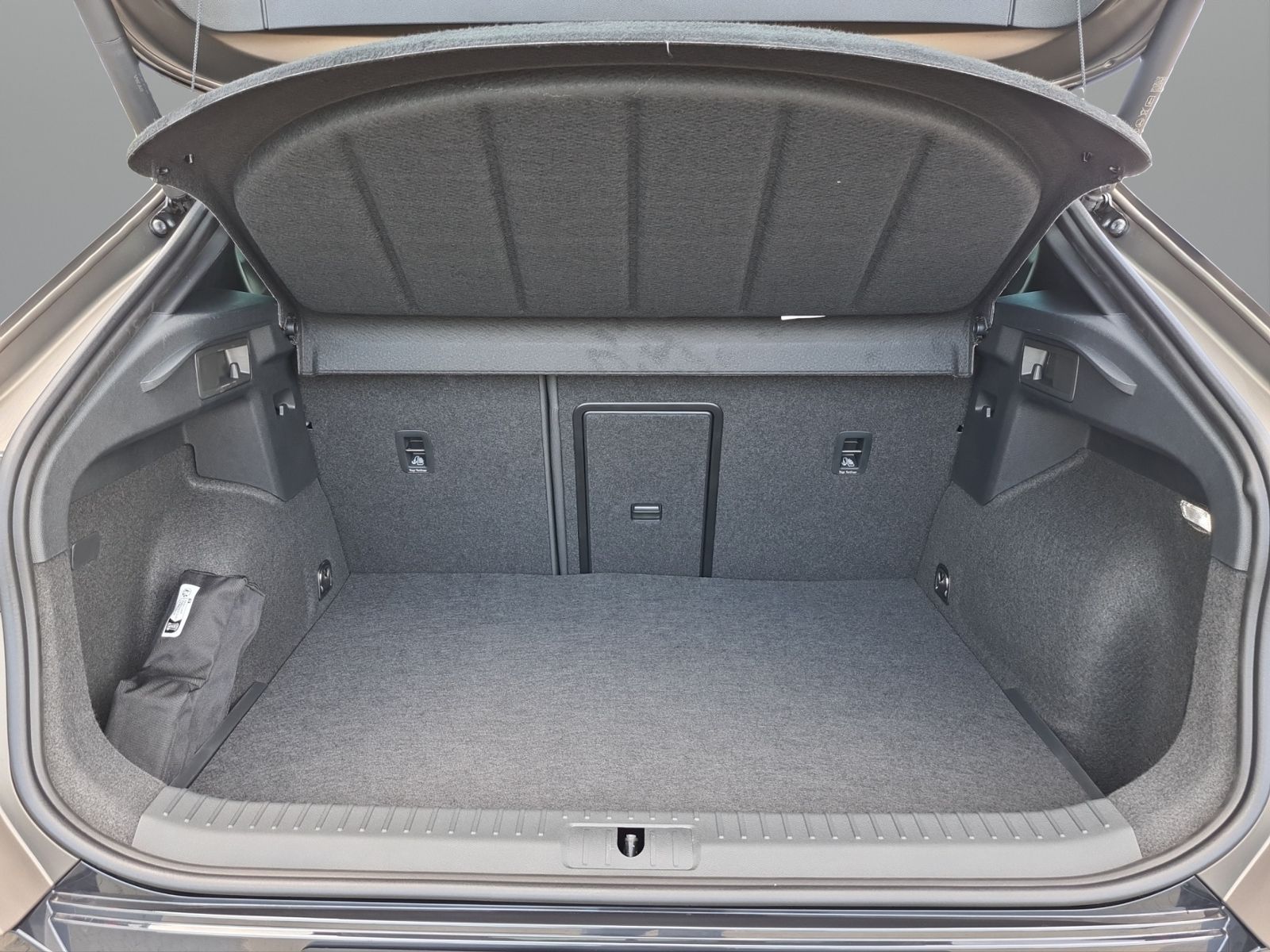 Cupra Formentor VZ 1.5e Hybrid - Samsaru's Car Outlet