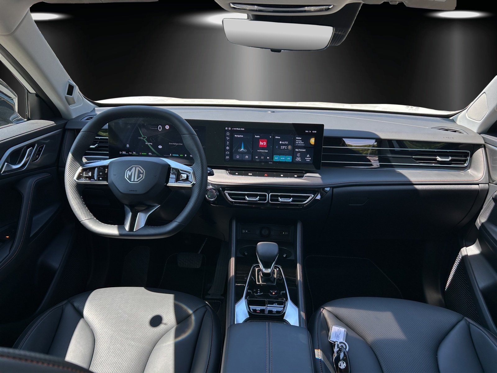 MG HS Luxury PHEV AT