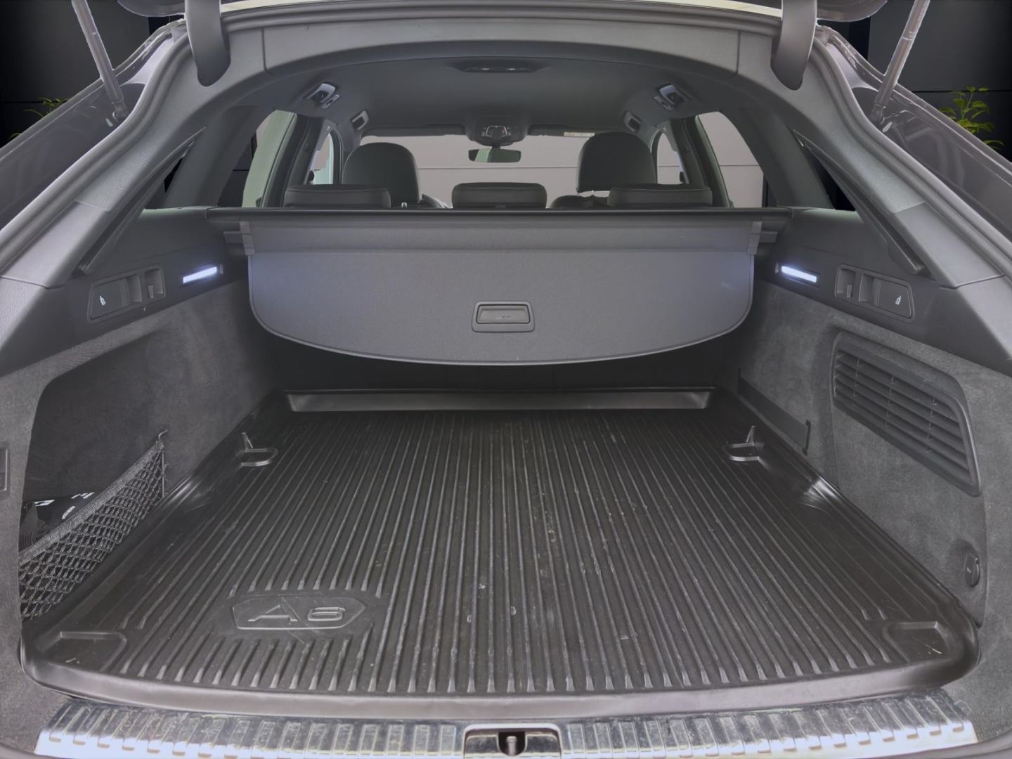 Audi A6 Avant 45 TFSi Q S LINE - Samsaru's Car Outlet