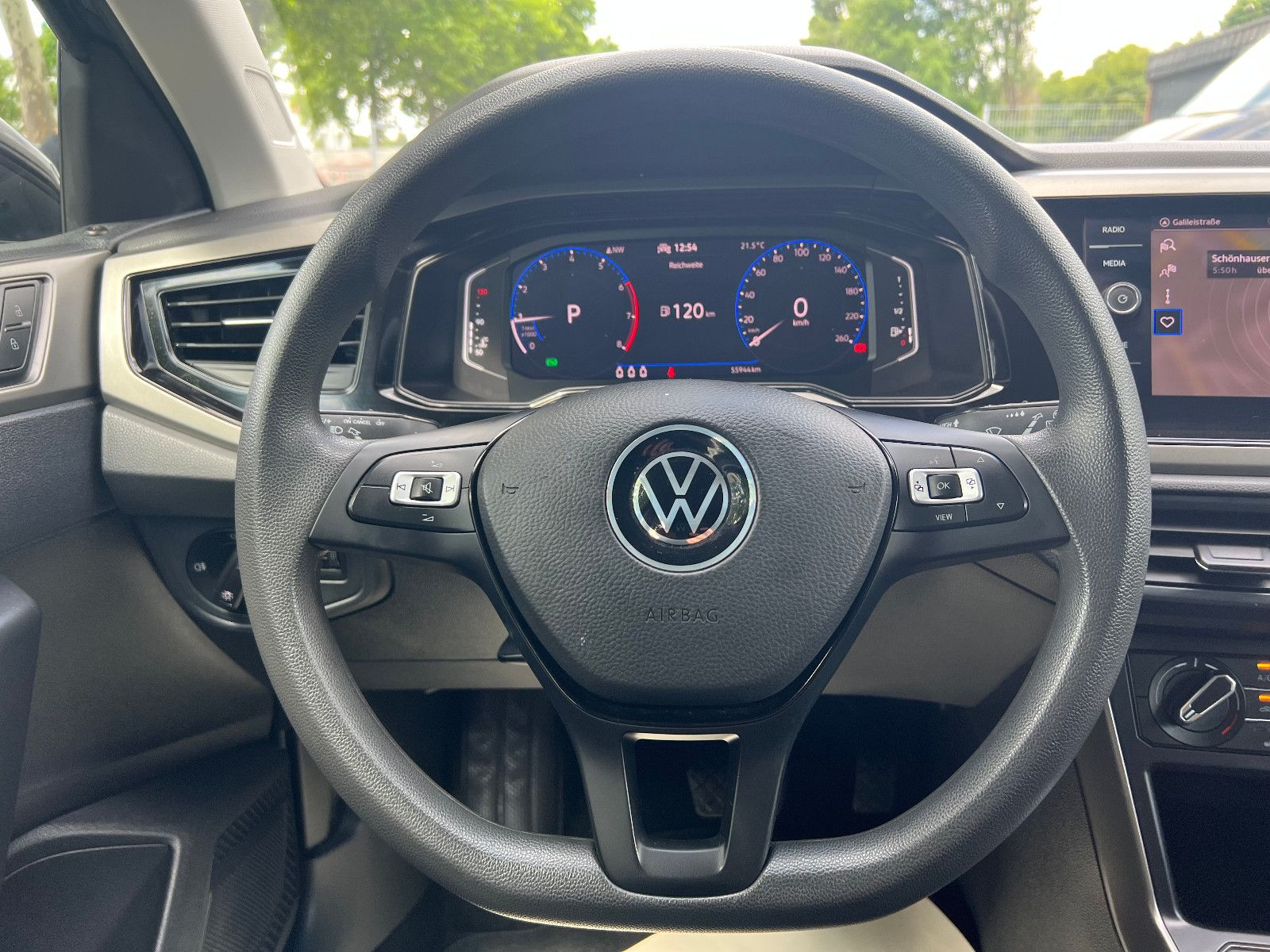 Volkswagen Polo VI Comfortline Aut. - Samsaru's Car Outlet