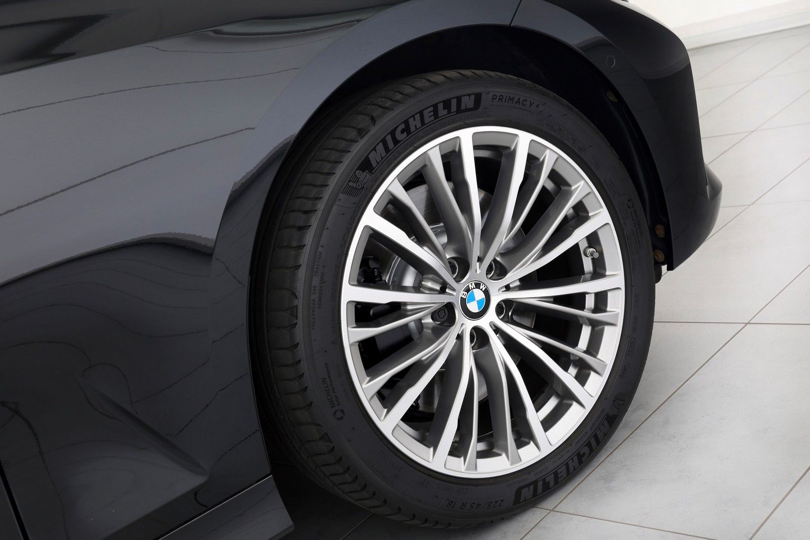 BMW 330d Touring Sport Line - Samsaru's Car Outlet