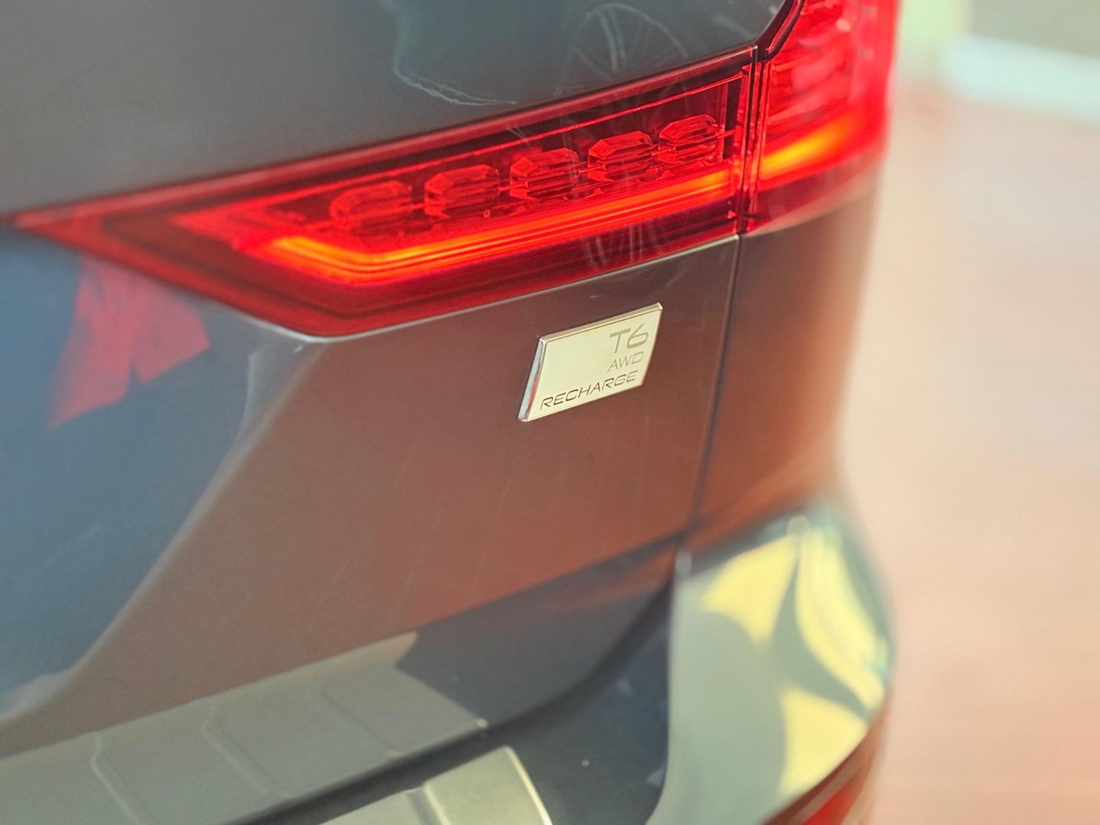 Volvo V60 T6 Kombi Core Recharge Plug-In Hybrid AWD