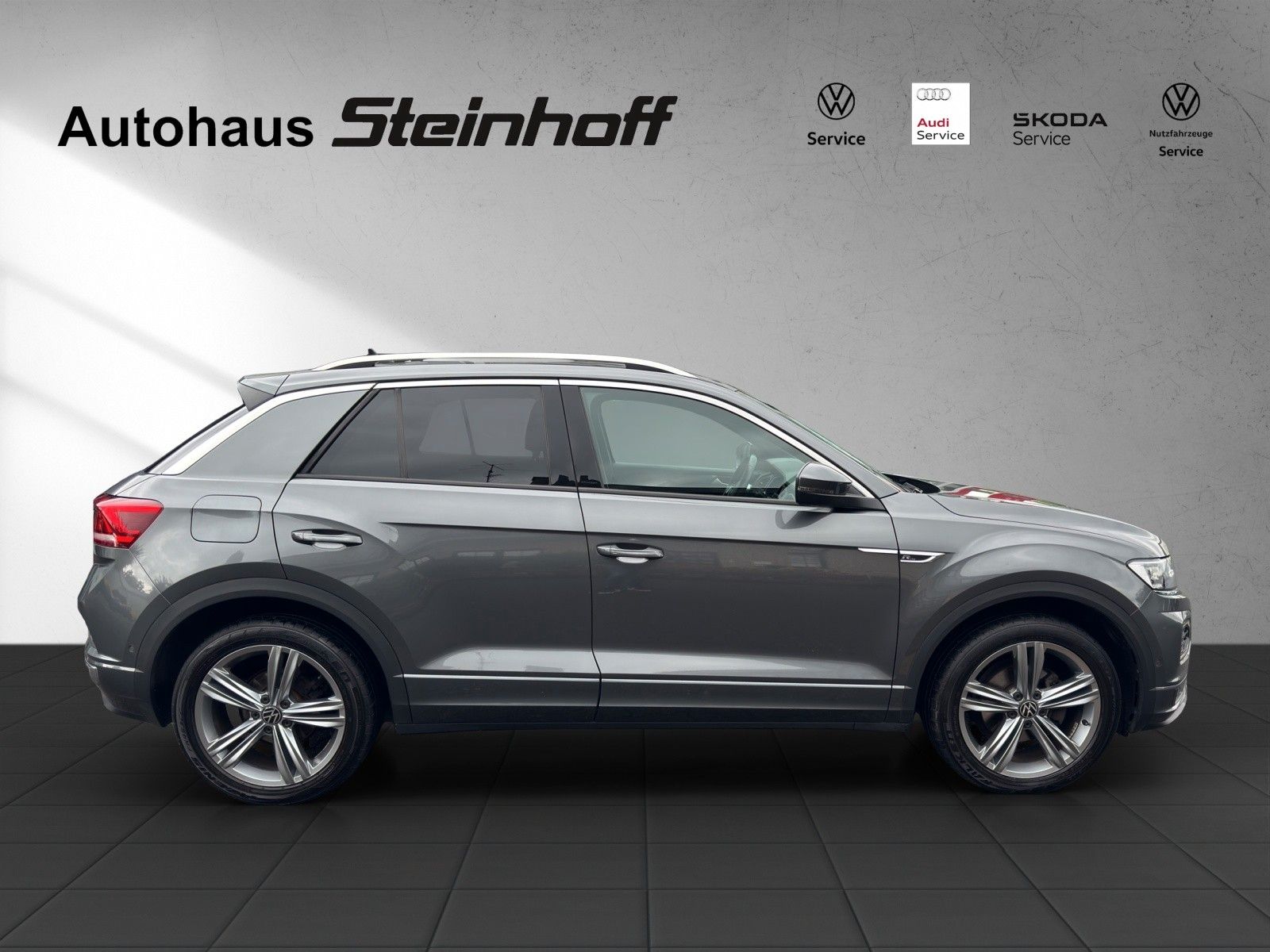 Volkswagen T-Roc R-Line DSG - Samsaru's Car Outlet
