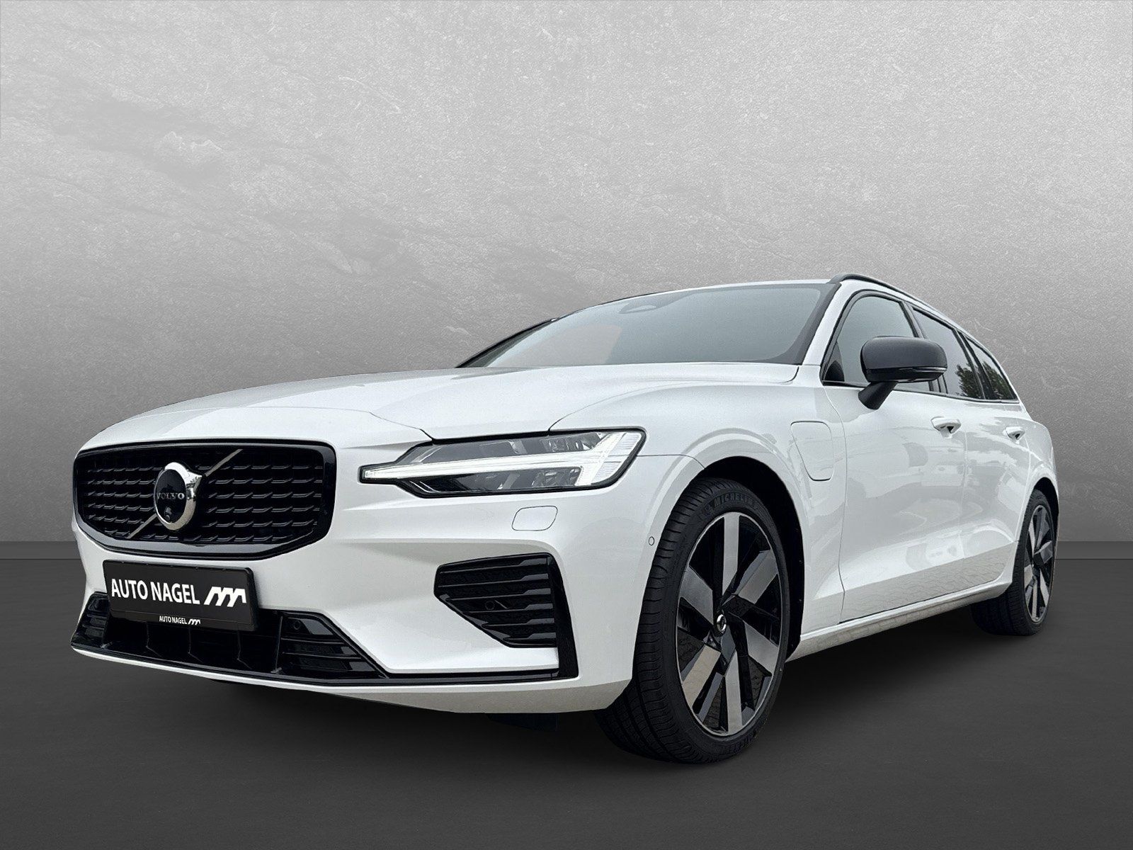 Volvo V60 T6 AWD Ultra Dark Plug-in Hybrid+AHK