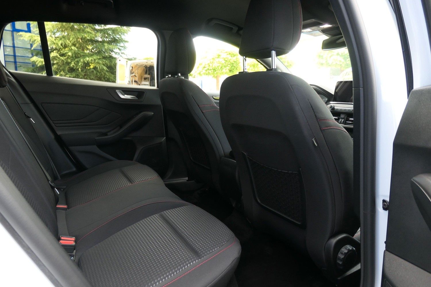 Ford Focus Turnier 1.5 ST-Line - Samsaru's Car Outlet