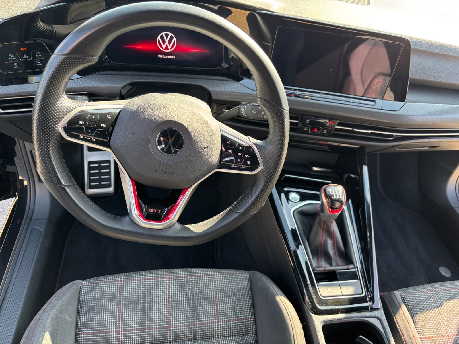 Volkswagen Golf 8 2.0 GTI - Samsaru's Car Outlet