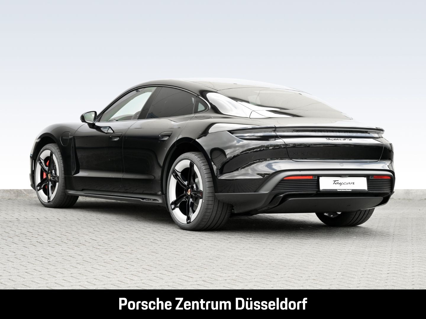 Porsche Taycan GTS Active-Ride InnoDrive HUD Soft-Close