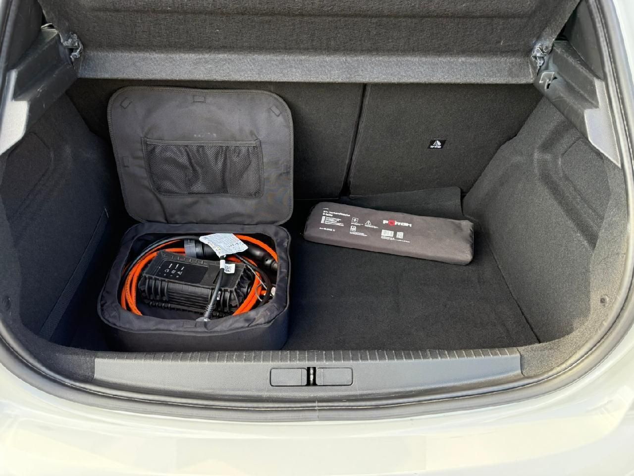 Peugeot 208 e- Allure Pack - Samsaru's Car Outlet