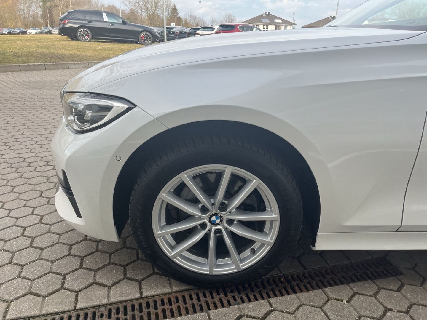 BMW 320 d Sport Line xDrive Limousine/Panodach/Navi