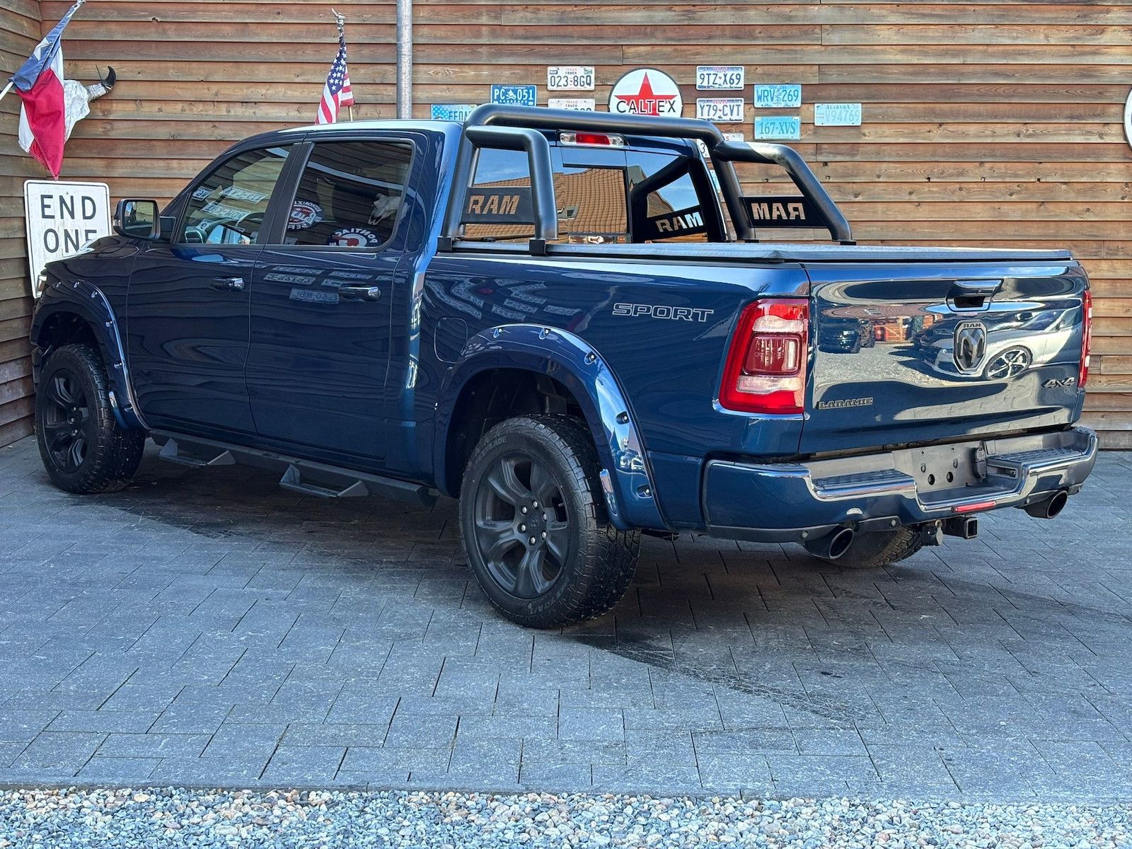 Dodge RAM 1500 Laramie 5,7L 4x4 AHK 12´´LED H&K LPG