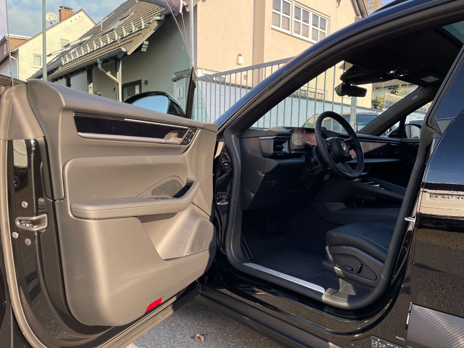Porsche Macan 4 - Samsaru's Car Outlet