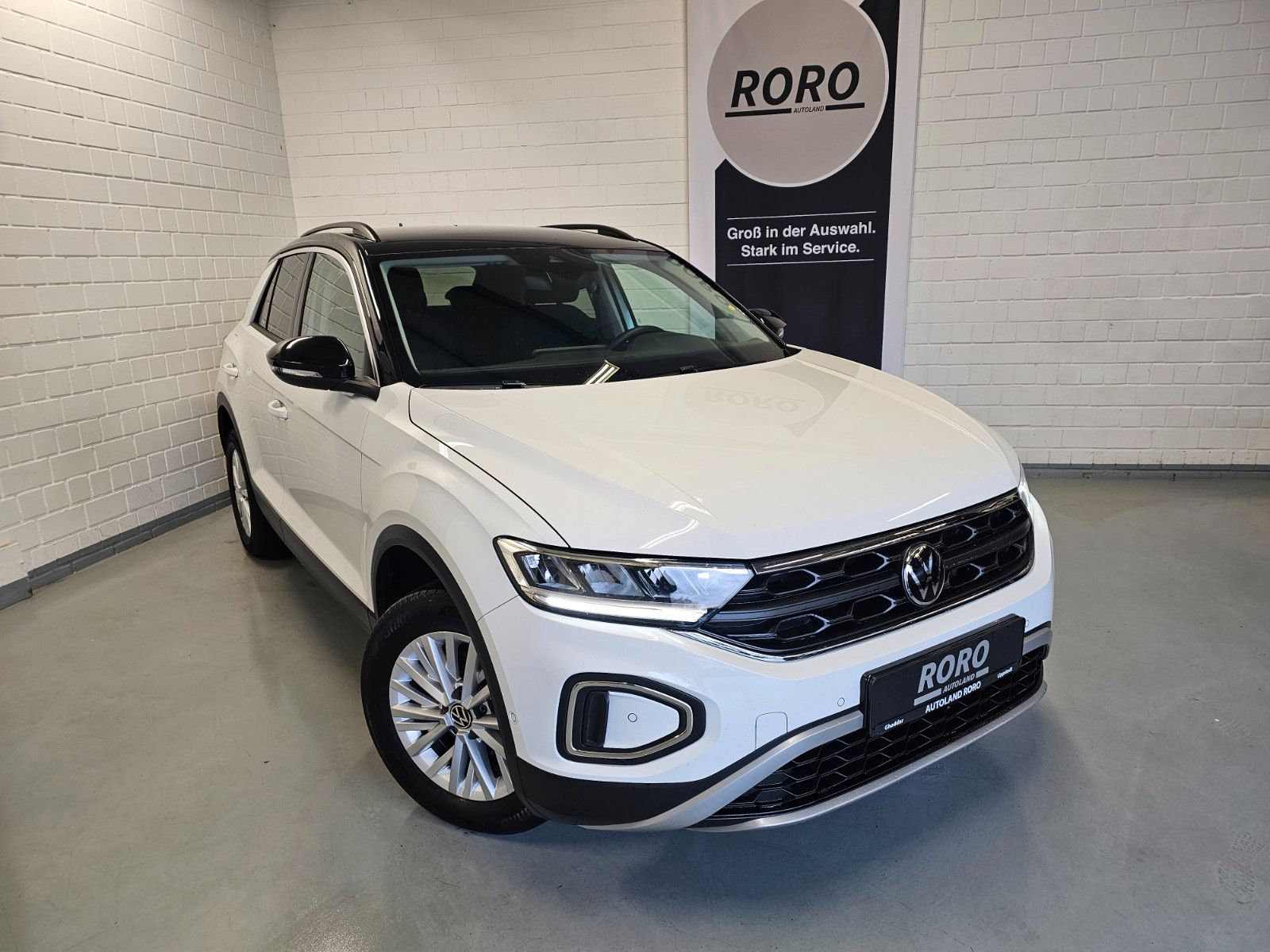 Volkswagen T-Roc 1.5 TSI Life - Samsaru's Car Outlet