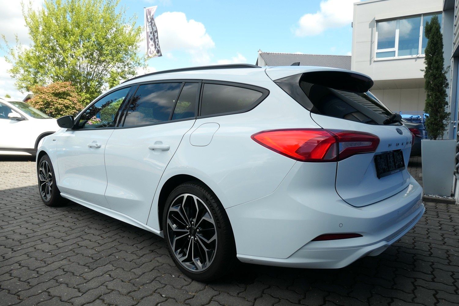 Ford Focus Turnier 1.5 ST-Line - Samsaru's Car Outlet