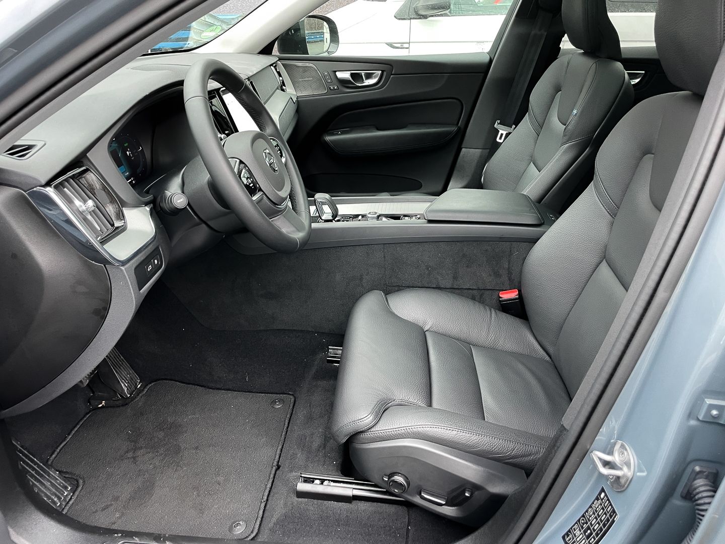 Volvo XC60 Plus Dark Recharge Plug-In Hybrid AWD T8 Tw