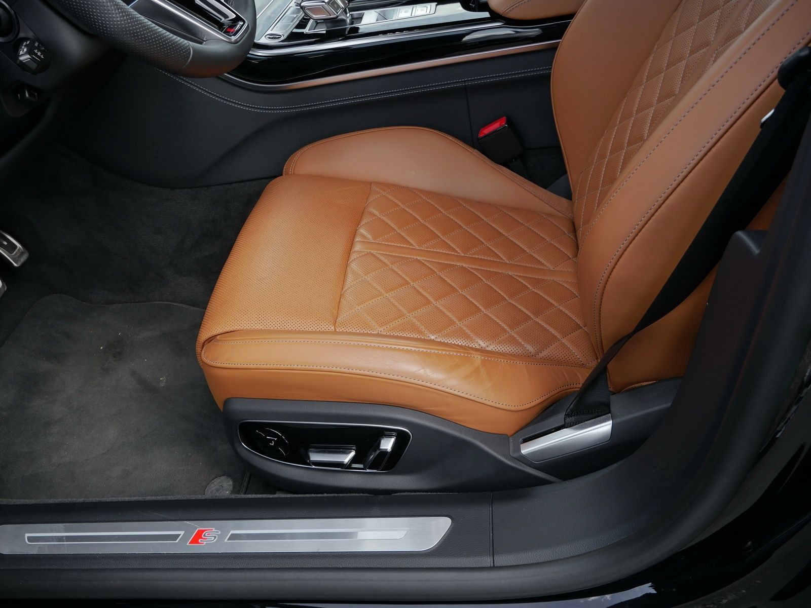 Audi A8 60 TFSI qu. S line - Samsaru's Car Outlet