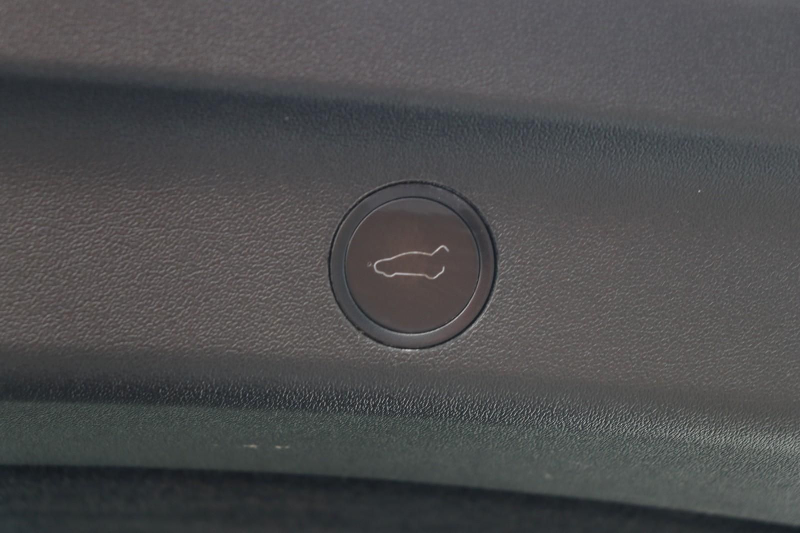 Tesla Model Y Long Range AWD +1.HAND+AHK+MWST+92,2%SOH