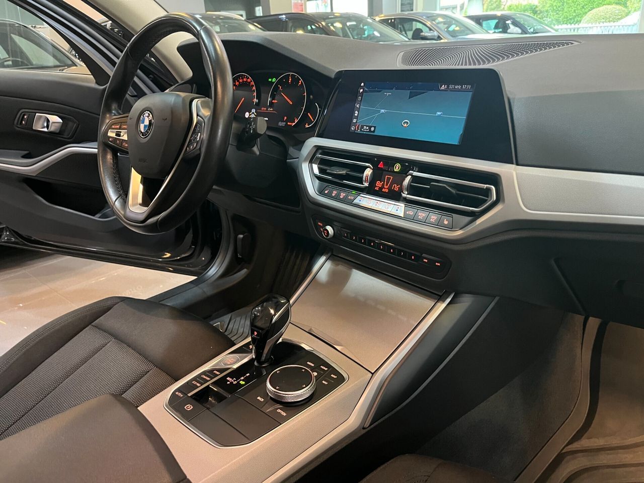 BMW 320d Touring xDrive Business - Samsaru's Car Outlet