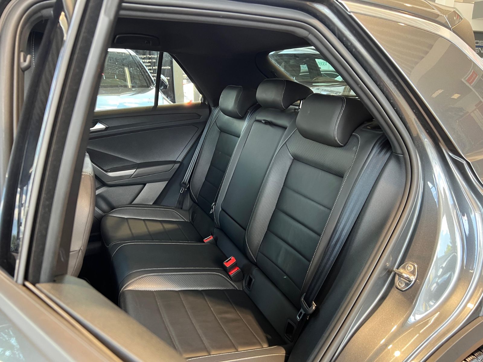 Volkswagen T-Roc R 4Motion - Samsaru's Car Outlet