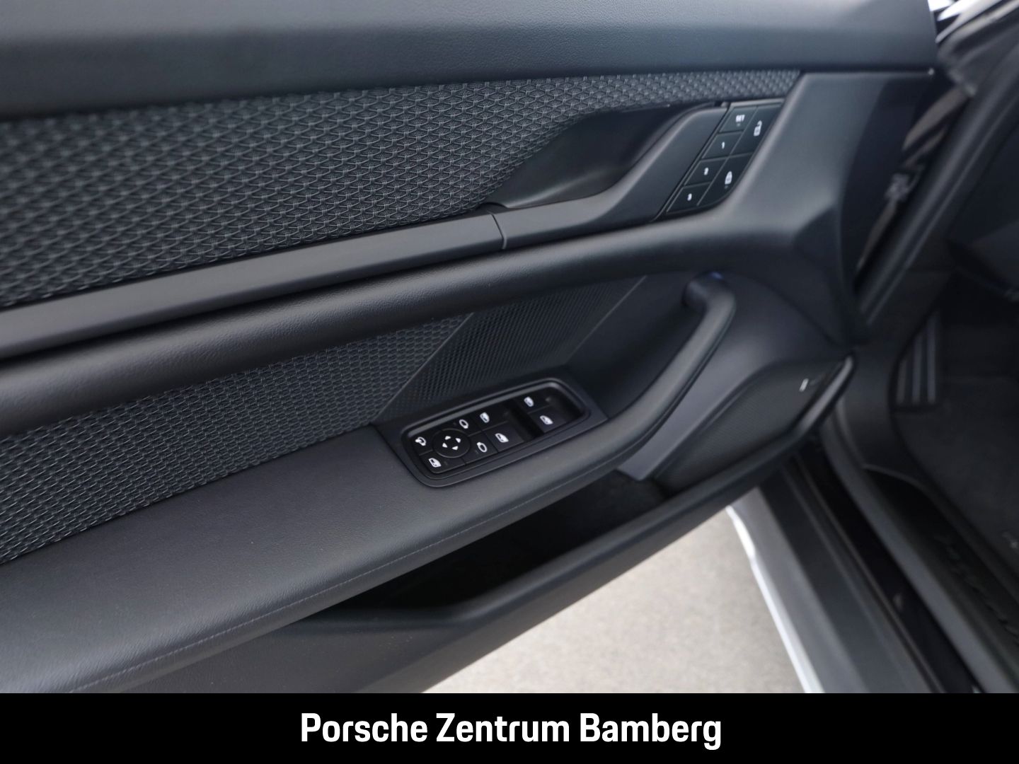 Porsche Taycan 4S CT/ Inno Drive/ Matrix/ Bose/ Head-Up/