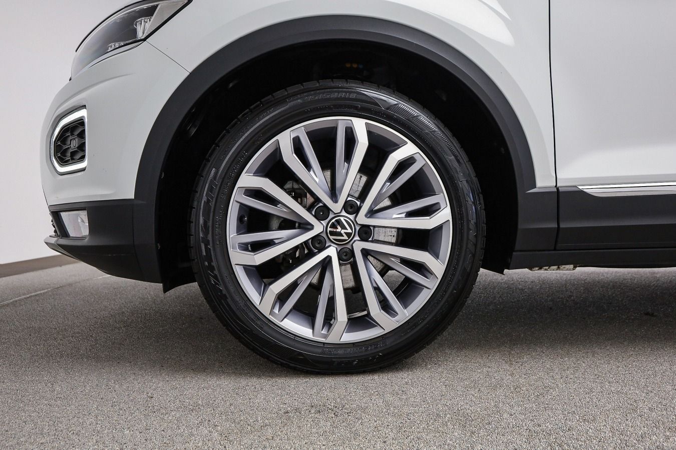 Volkswagen T-Roc 1.5 TSI DSG SPORT - Samsaru's Car Outlet