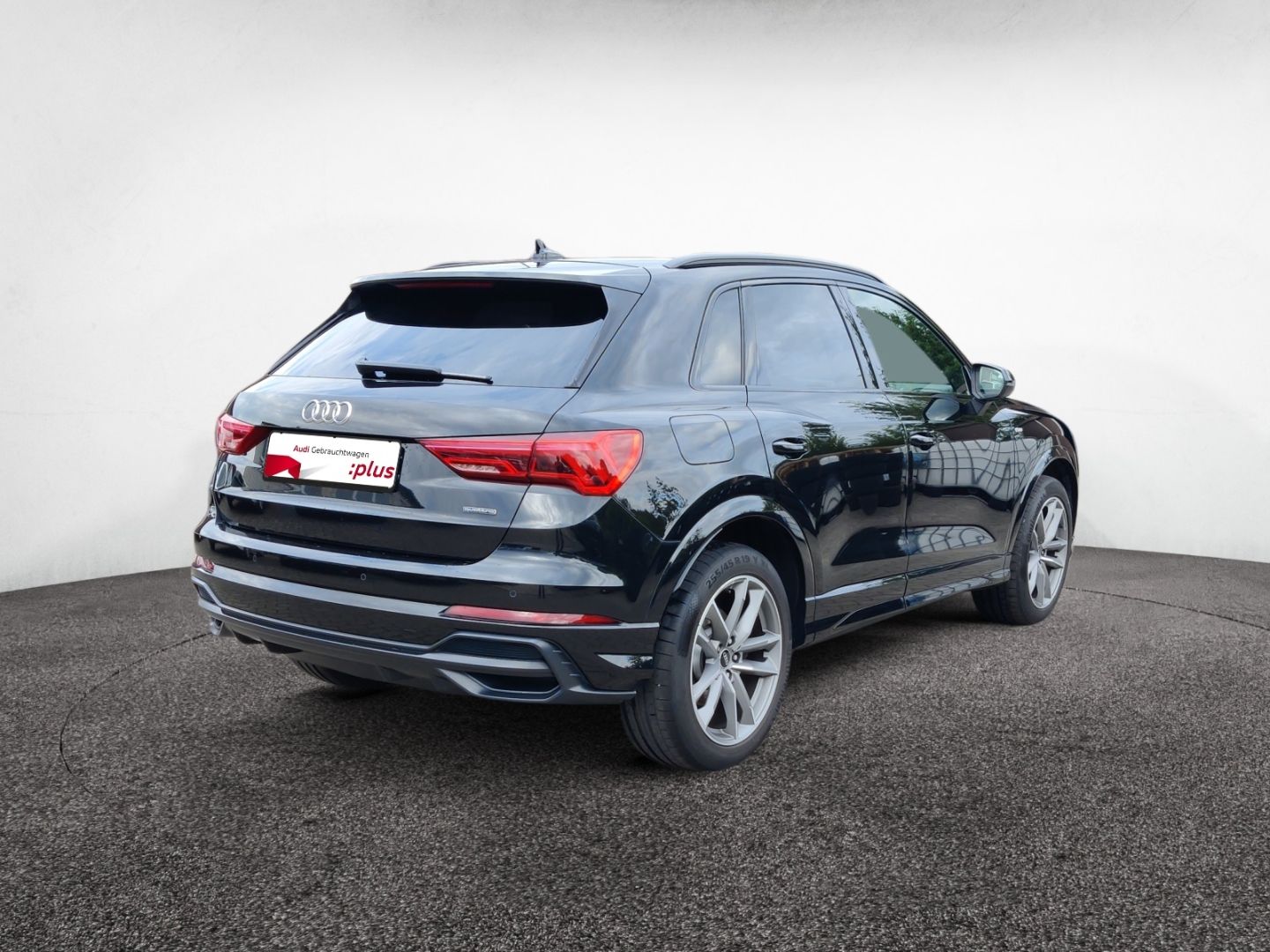 Audi Q3 40 TDI quattro S line - Samsaru's Car Outlet