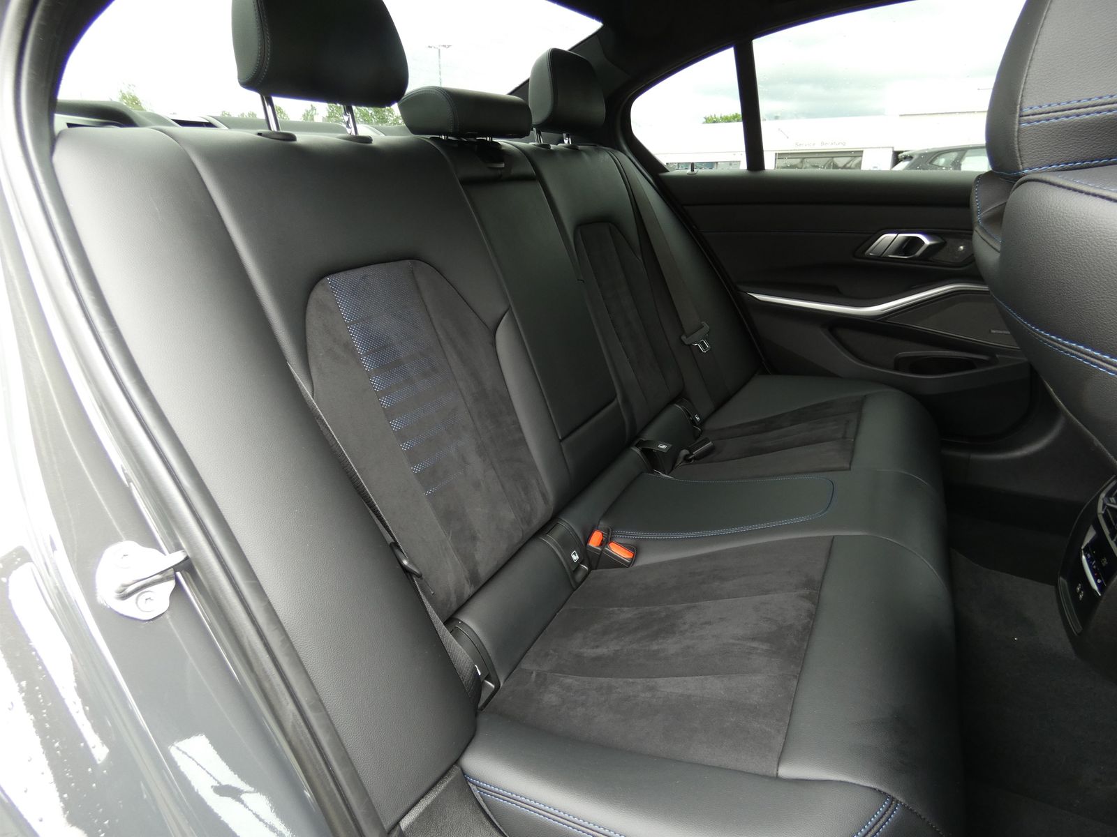 BMW 320d xDrive M Sportpaket - Samsaru's Car Outlet