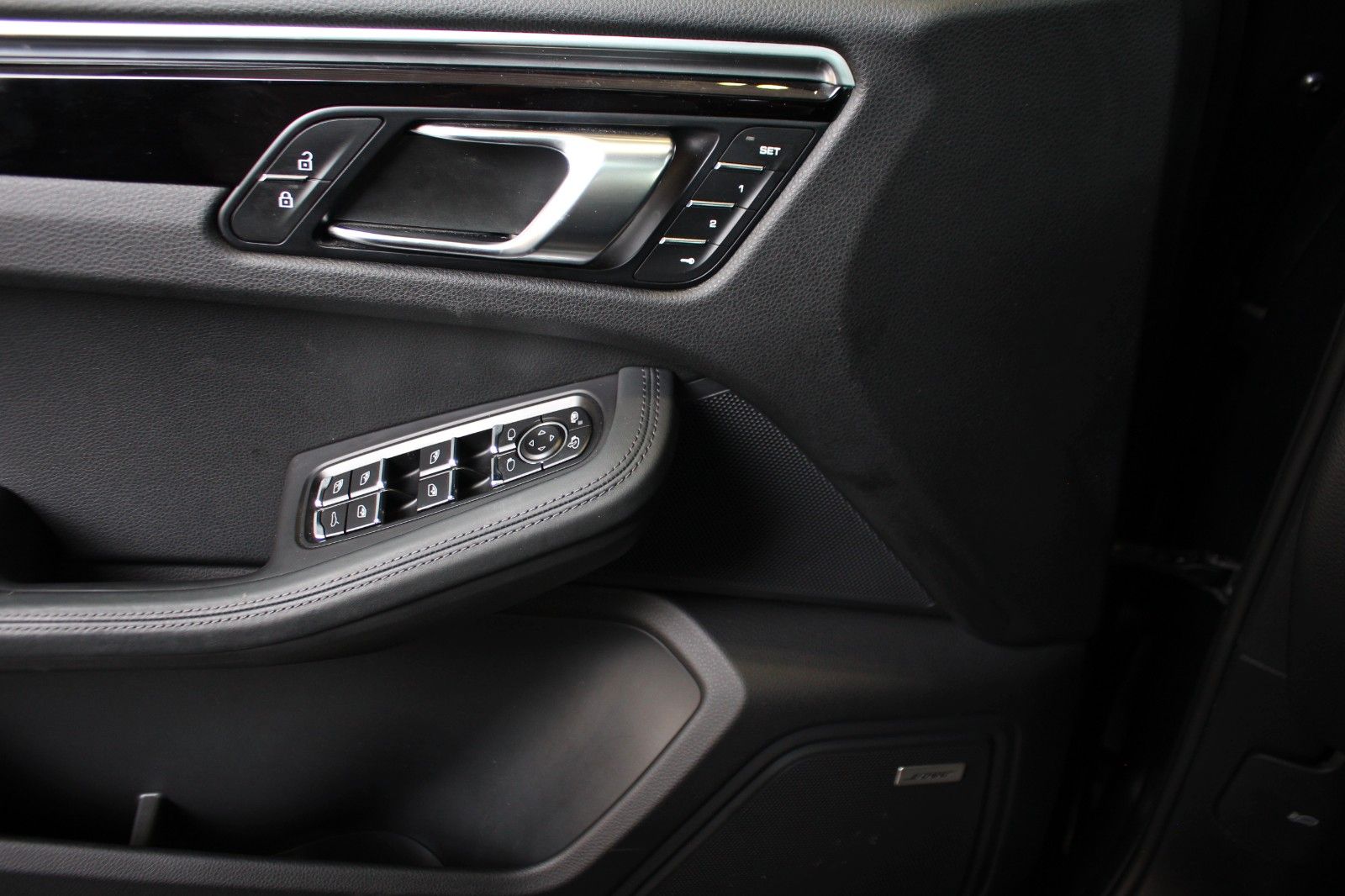 Porsche Macan S V6 Bi-Turbo PDK - Samsaru's Car Outlet