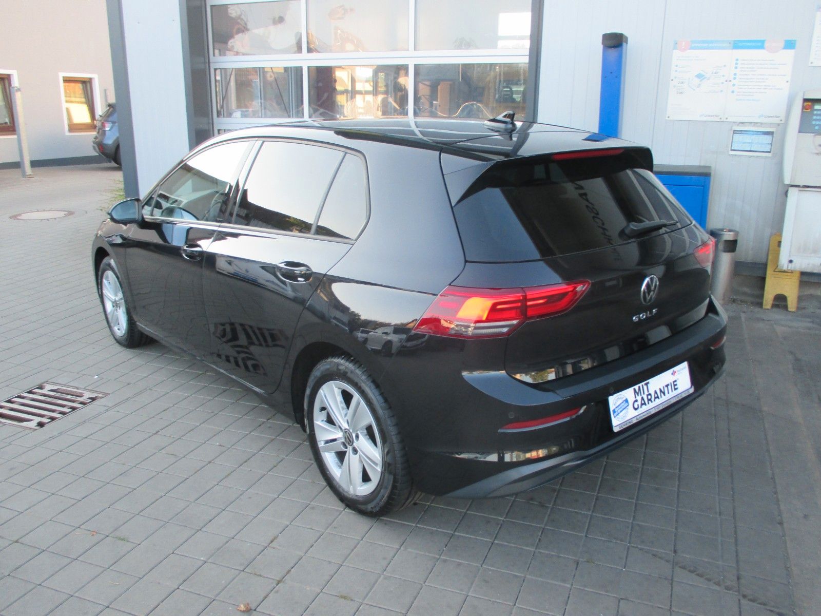 Volkswagen Golf 8 2.0 TDI DSG Life - Samsaru's Car Outlet