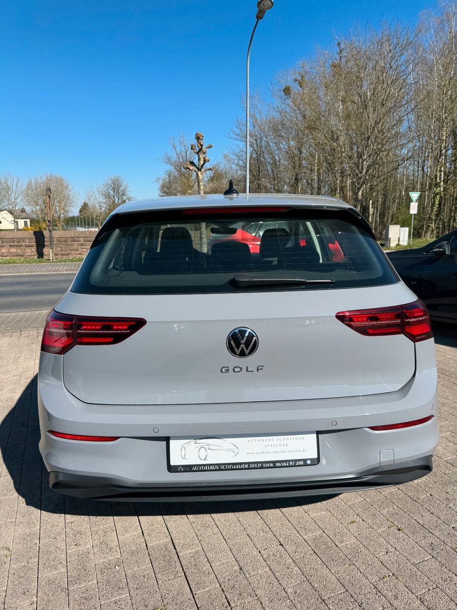 Volkswagen Golf 1.5 TSI Life - Samsaru's Car Outlet