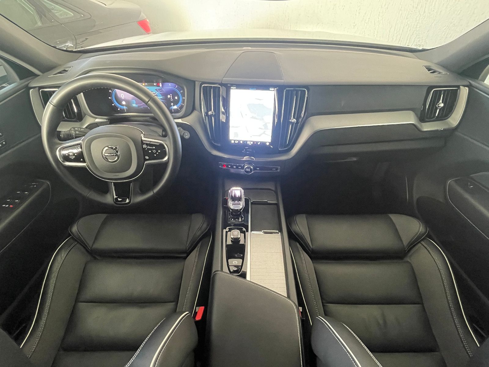 Volvo XC60 Plus Dark AWD*Navi*LED*Leder AHK*