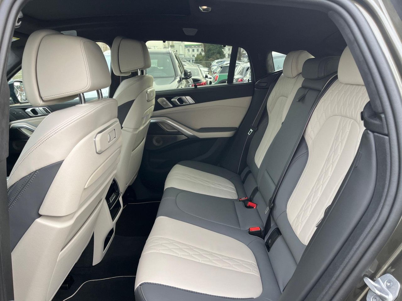 BMW X6 xDr 40dA M SPORT PRO SkyL,StHzg,AHK,B+W,KomSi