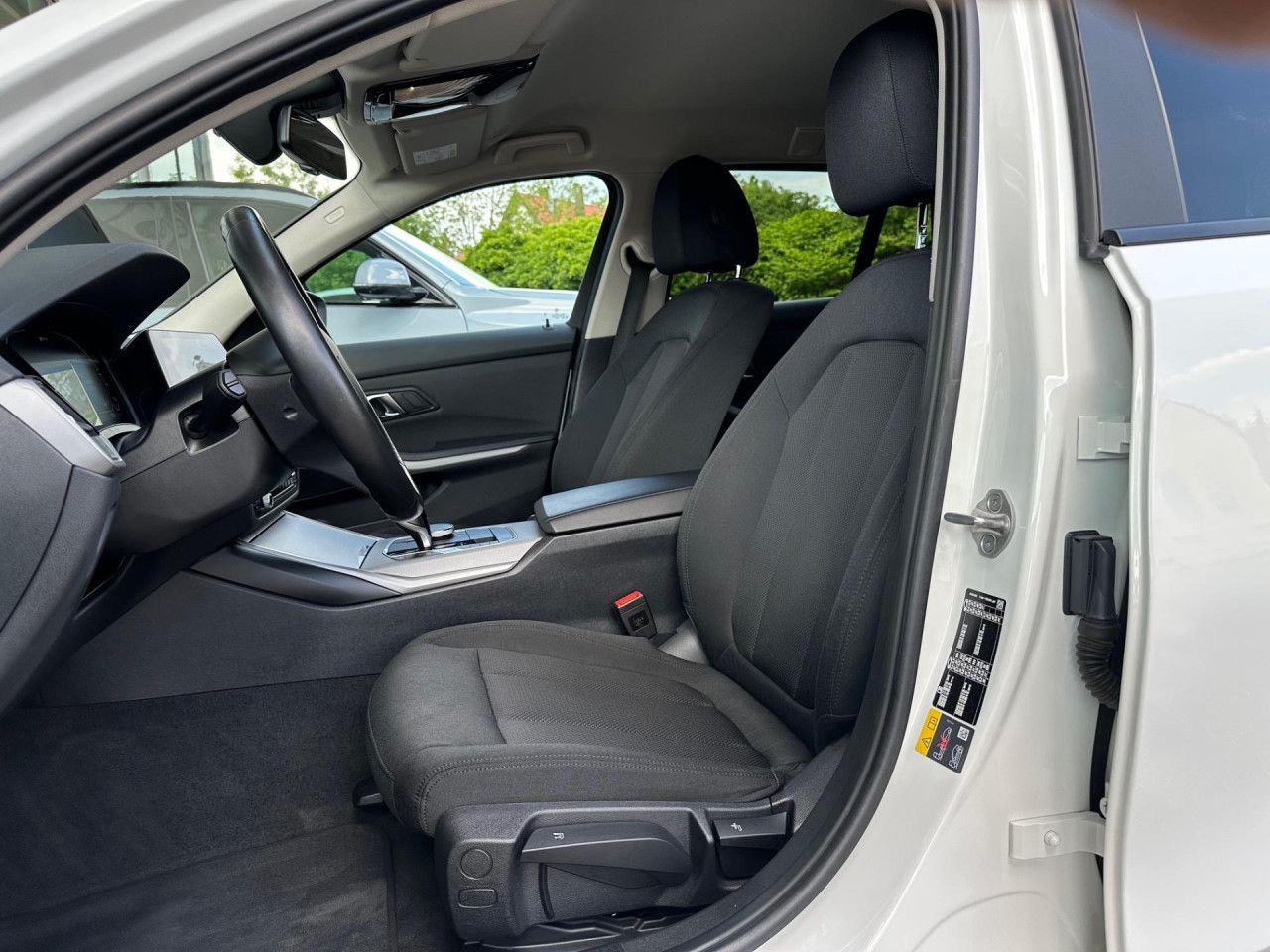 BMW 320e T. LiveProf.M - Samsaru's Car Outlet