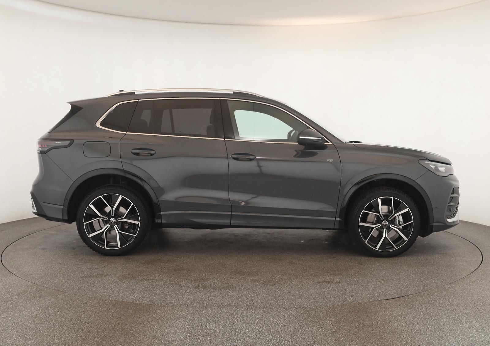 Volkswagen Tiguan 2.0 TDI 4M DSG R-Line Leder Pano Navi 360